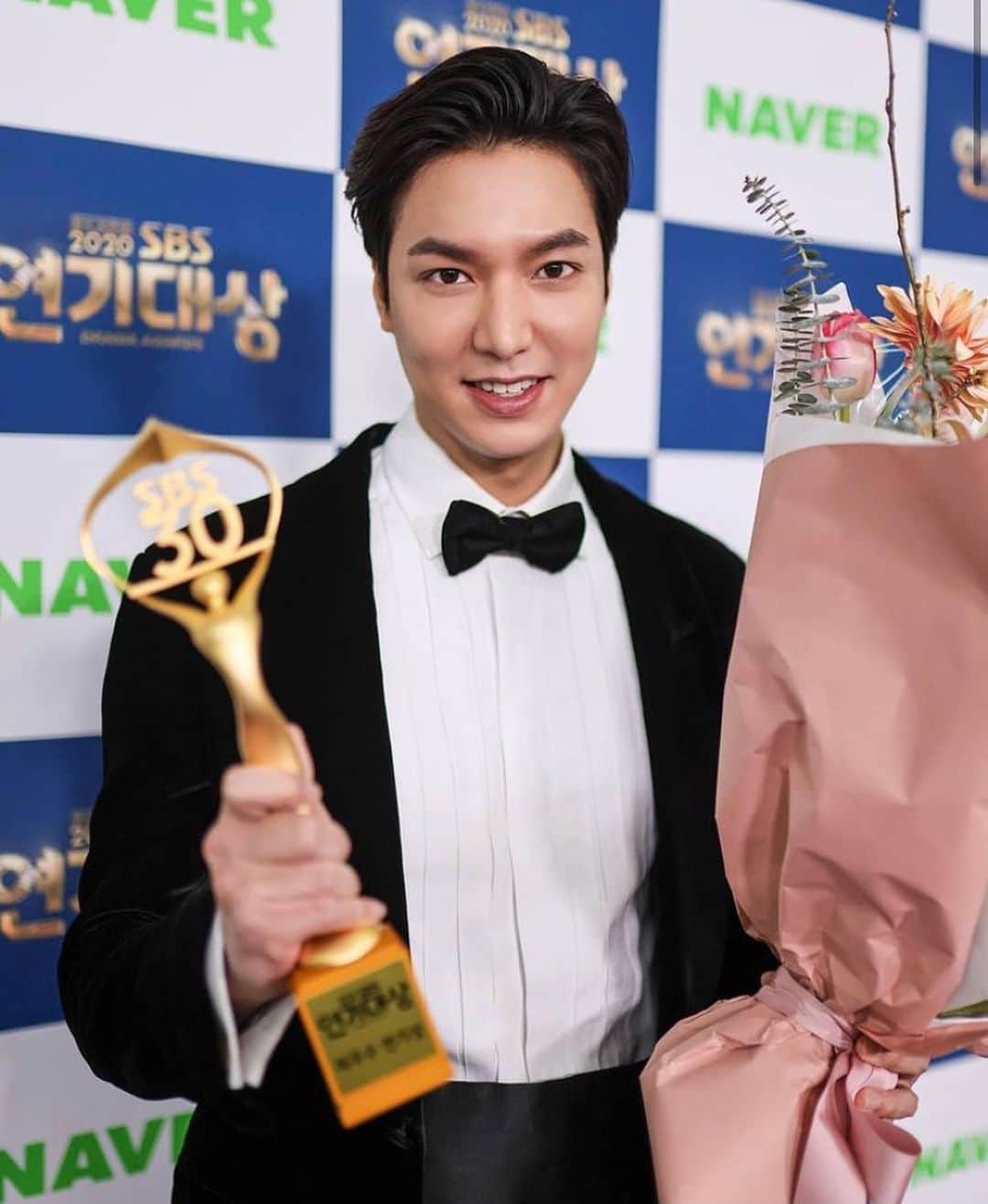 イ・ミンホのインスタグラム：「Happy New Year's award!🏆🎉  Lee Min Ho won the top excellence award (actor) in the fantasy/romance miniseries category for “The King: Eternal Monarch,” which aired from April to June last year.」