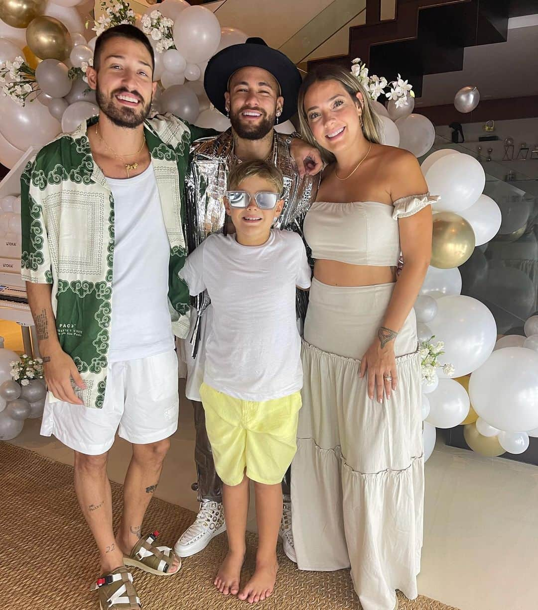 ネイマールさんのインスタグラム写真 - (ネイマールInstagram)「Feliz ano novo! Que 2021 seja repleto de bençãos em nossas vidas ... obrigado por tudo meus familiares, amigos e fãs! ❤️❤️」1月2日 0時48分 - neymarjr