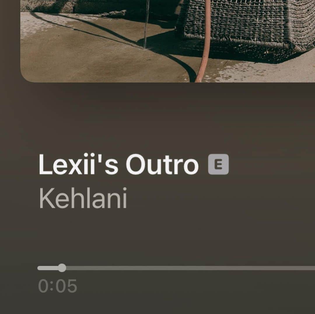 ケラーニさんのインスタグラム写真 - (ケラーニInstagram)「it’s been a year and it don’t even feel like it. Lex you really knew to let us all know 2020 was gunna be fuckin backwards when you left us on the very first day of that shit. throughout the year i’ve had moments of really learning and having to understand death and transition, and thru that i feel you everywhere. anytime i see a butterfly, an orb of light, or a sparkle in a strangers eye i know it’s you. sometimes you come in dreams, sometimes other people say they see you around... feel you around. thank you for visiting us still, thank you for guiding us, loving us. we wish we had gotten longer to love you. today, and every day fr but... today, bang lil Lex thru your speakers. loud as hell. light a candle and tell her you love her. pray for her family, all of her loved ones. Lex we gon lift you up FOREVER! a hurt we won’t ever forget, an angel we won’t let go forgotten. 🤍🦋🦋🦋 #LLL #LongLiveLex my lil fuckin sis 4L.」1月2日 0時49分 - kehlani