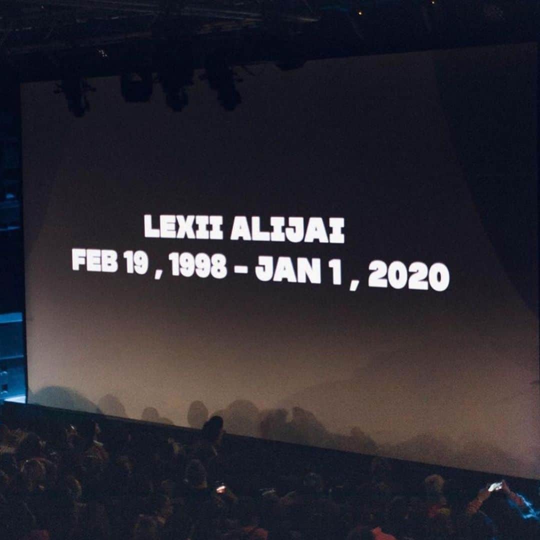 ケラーニさんのインスタグラム写真 - (ケラーニInstagram)「it’s been a year and it don’t even feel like it. Lex you really knew to let us all know 2020 was gunna be fuckin backwards when you left us on the very first day of that shit. throughout the year i’ve had moments of really learning and having to understand death and transition, and thru that i feel you everywhere. anytime i see a butterfly, an orb of light, or a sparkle in a strangers eye i know it’s you. sometimes you come in dreams, sometimes other people say they see you around... feel you around. thank you for visiting us still, thank you for guiding us, loving us. we wish we had gotten longer to love you. today, and every day fr but... today, bang lil Lex thru your speakers. loud as hell. light a candle and tell her you love her. pray for her family, all of her loved ones. Lex we gon lift you up FOREVER! a hurt we won’t ever forget, an angel we won’t let go forgotten. 🤍🦋🦋🦋 #LLL #LongLiveLex my lil fuckin sis 4L.」1月2日 0時49分 - kehlani