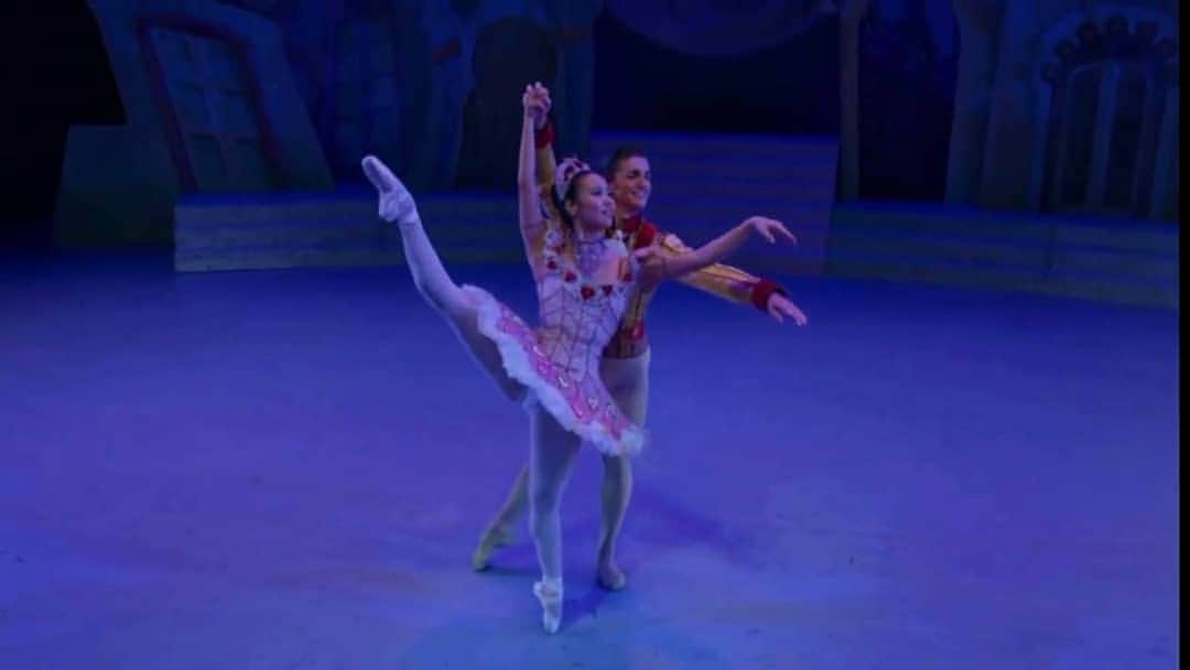 Lily Saito (齊藤莉理)のインスタグラム：「Happy New Year Everyone!!!! ❤  Just a reminder there is one last chance to watch @nashvilleballet 's Nutcracker TODAY at (1PM CST/2PM EST) on www.newschannel5.com/live (link in bio) This time it will be broadcasted on the main channel so there will be no difficulties to watch this time around!  Enjoy the show ⭐❤🥂 • #NashvilleBallet #Nutcracker #ballet #newschannel5 #performance」