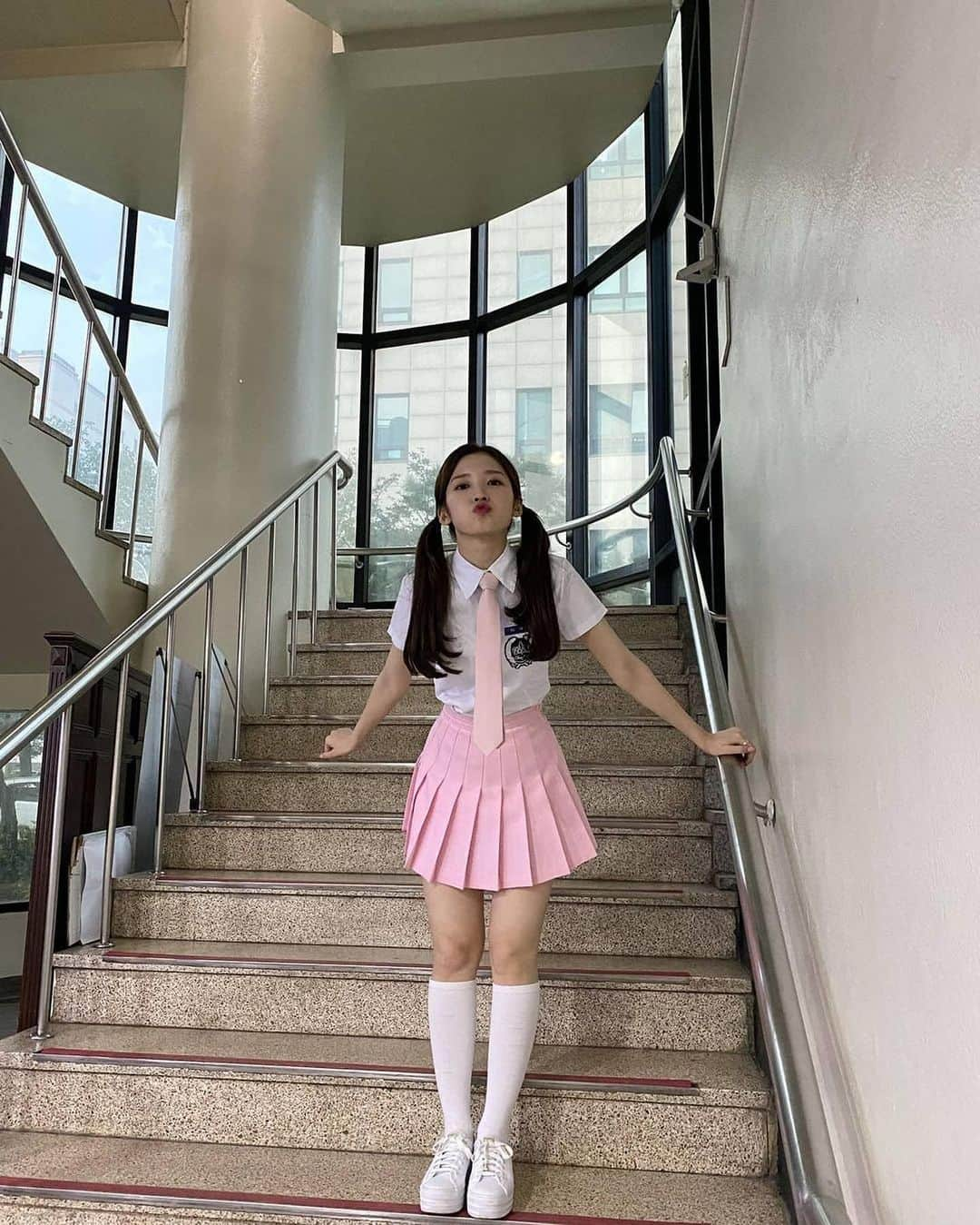 アリンさんのインスタグラム写真 - (アリンInstagram)「aaaa i’m so proud of her she’s gone so far🥺 ——— 210101 @ye._.vely618 instagram update ——— #arin#arinohmygirl#ohmygirlarin#ohmygirl#kpop#binnie#hyojung#yooa#seunghee#mimi#jiho#choiyewon#최예원#아린#컴백#막내#미미#유아#비니#지호#승희#효정#오마이걸#アリン#아린오마이걸#가수」1月2日 1時00分 - arinarchive