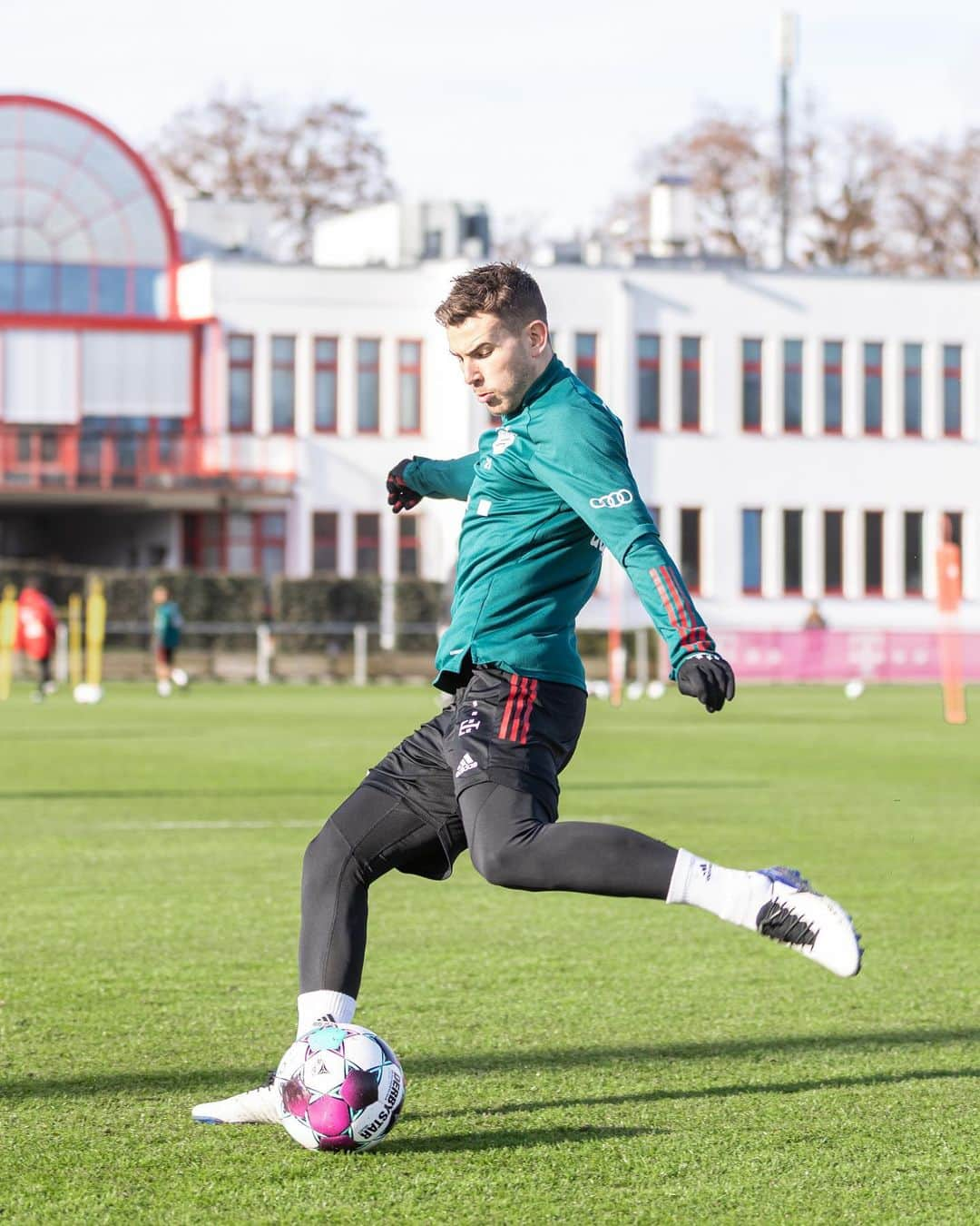 バイエルン・ミュンヘンさんのインスタグラム写真 - (バイエルン・ミュンヘンInstagram)「All 👀 on #FCBM05! 👊 #packmas _________ #FCBayern #MiaSanMia #Bundesliga」1月2日 1時10分 - fcbayern