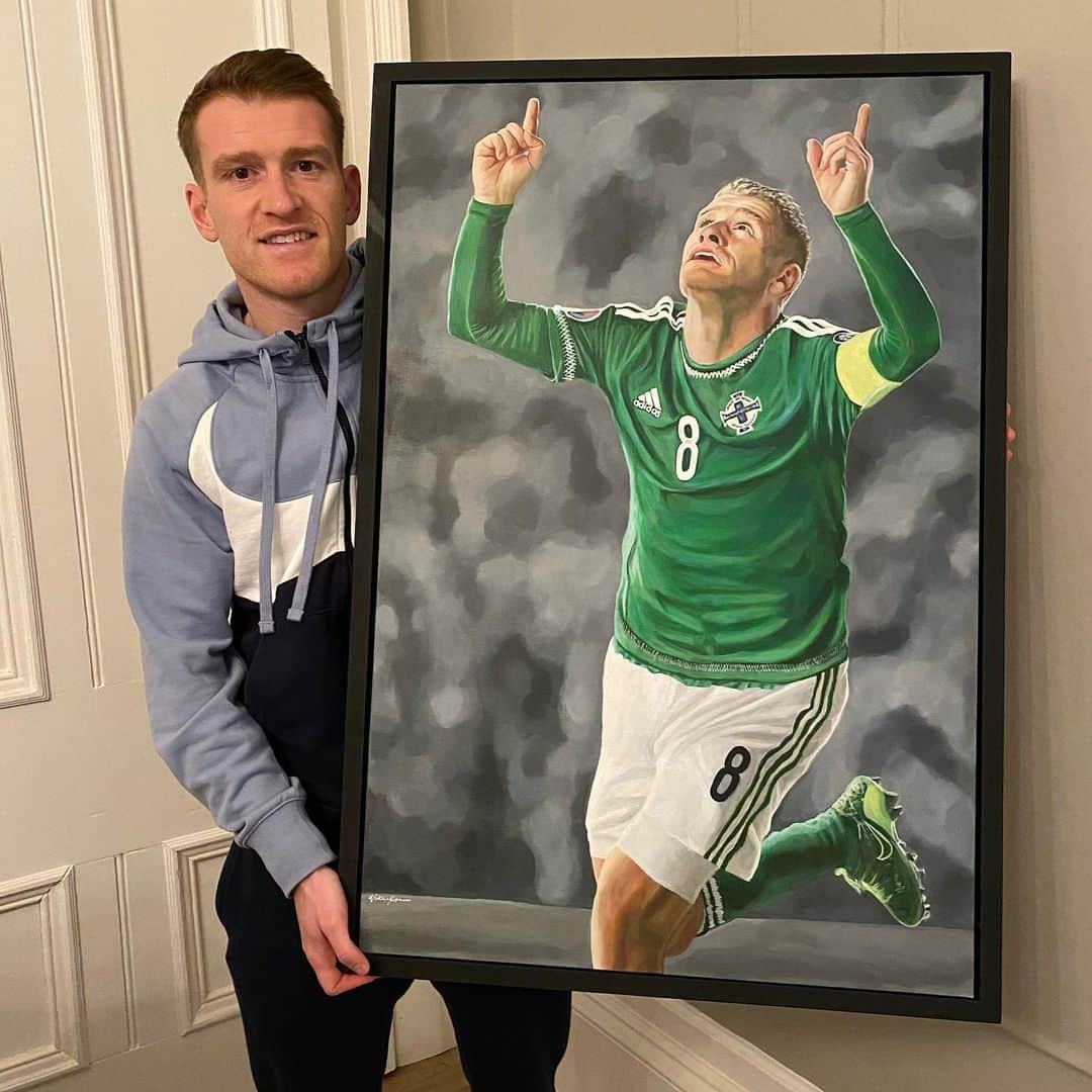 スティーヴン・デイヴィスのインスタグラム：「A picture tells its own story & this one comes straight from the heart ❤️ lovely birthday surprise from the Mrs & kids and a huge thanks to the incredibly talented @victoriakarran_art for bringing it to life 🙌🏻 👌🏻 Check out her page」