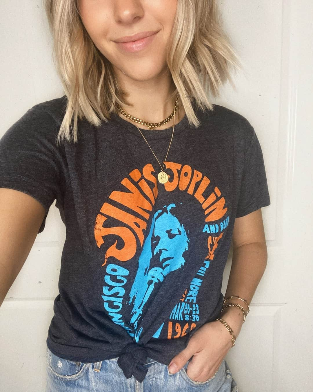 チェイサーさんのインスタグラム写真 - (チェイサーInstagram)「New Year... but still obsessed with band tees🤷‍♀️😍👏🏽 #chaserbrand #bandtee #janisjoplin #rocknroll #rockandroll #graphictee #graphictshirt #bandtshirt #tshirtstyle JOP013」1月2日 1時30分 - chaserbrand