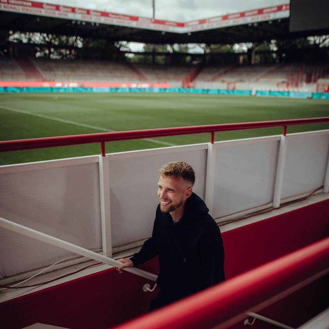 マーヴィン・フリードリヒさんのインスタグラム写真 - (マーヴィン・フリードリヒInstagram)「Welcome 2021!  Auf dass unser Stadion bald wieder kocht💥🤩 #2021 #happynewyear #berlin #eisern」1月2日 1時40分 - marvinfrd