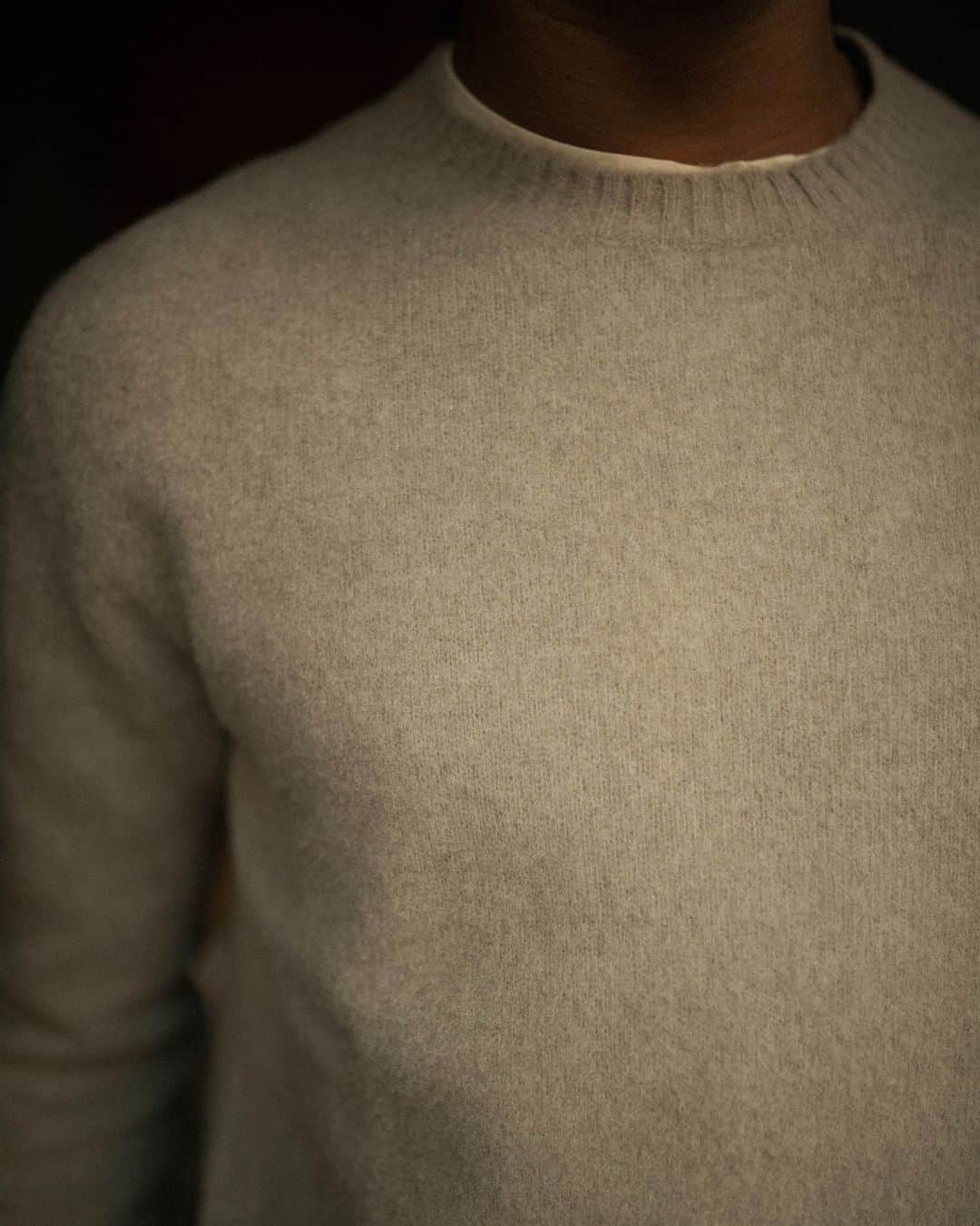 ボリオリさんのインスタグラム写真 - (ボリオリInstagram)「Take a closer look at the cashmere-wool and neutral pullover details⁣ ⁣ #Boglioli #Milano #FW2020 #campaign #details #madeinitaly #handmade #style #fashion #pullover #cashmere #wool」1月2日 2時00分 - boglioliofficial