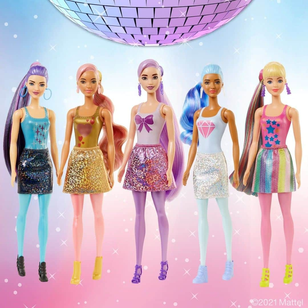 バービーさんのインスタグラム写真 - (バービーInstagram)「New Year, new possibilities. What colorful surprises will you reveal? 💫 Shop the #Barbie Color Reveal Shimmer series now!」1月2日 2時00分 - barbie