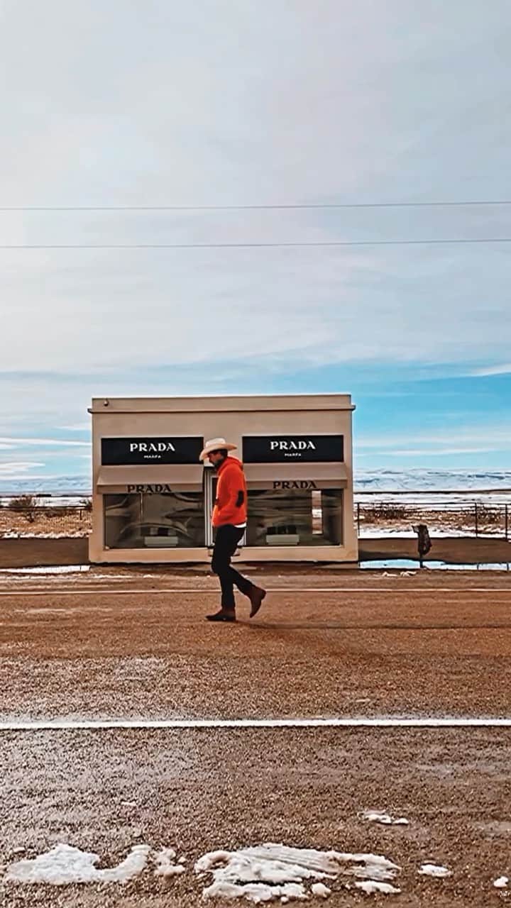 のインスタグラム：「Only Prada a Texan knows is at the strip club. 💃🏻  #prada #marfa #texas #travel #」