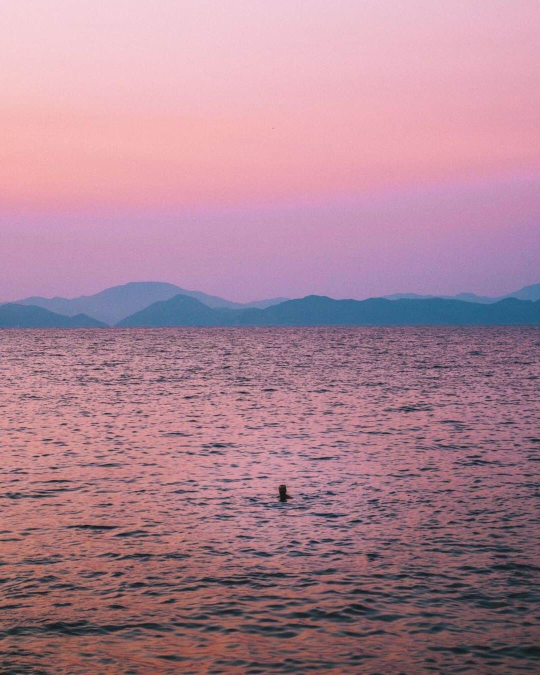 ダニジョーのインスタグラム：「To new beginnings, new perspectives and new journeys 💕」