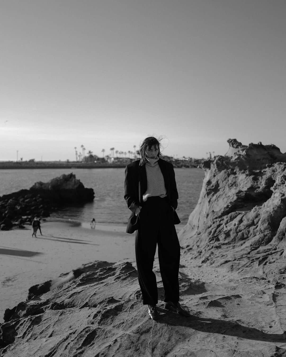 ナタリー・スアレスさんのインスタグラム写真 - (ナタリー・スアレスInstagram)「Cashmere on the beach.」1月2日 2時04分 - natalieoffduty