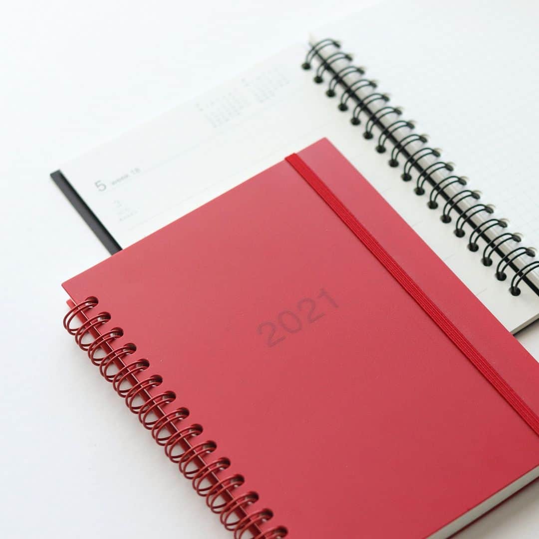 のインスタグラム：「Wishing you a warm and safe new year from MUJI USA.   In the new year, remember to take moments of self-care - slow down in your day to day and hit reset when you need to. Try setting new intentions and goals to achieve throughout the year for yourself.   #muji #mujiusa #2021」