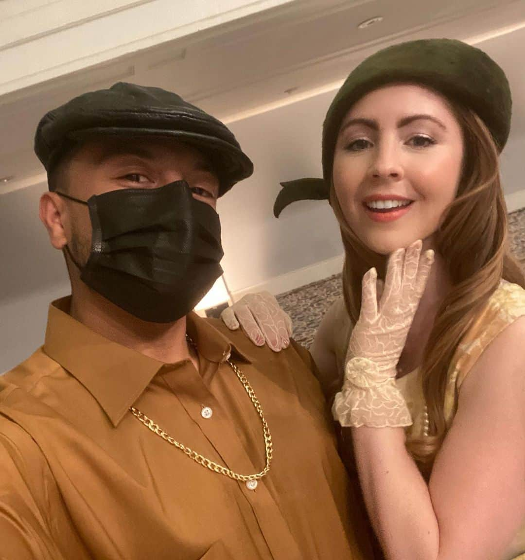 Alfredo Floresさんのインスタグラム写真 - (Alfredo FloresInstagram)「blending in on set 📸 #anyone」1月2日 2時24分 - alfredoflores