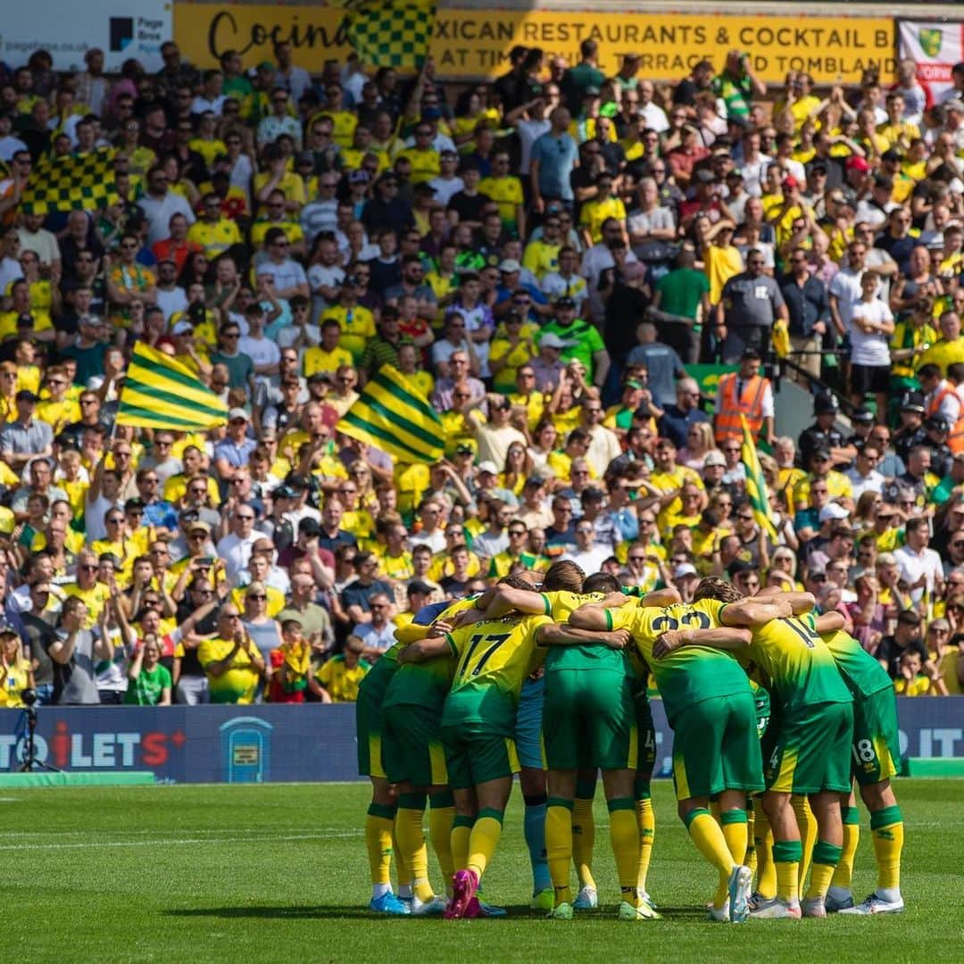 ティム・クルルさんのインスタグラム写真 - (ティム・クルルInstagram)「Happy New Year everyone .. Back at Carrow road tomorrow.. Cant wait for it to be like this again.. #ncfc #otbc 🔰 Bring on 2021 #staysafe #allinthistogether」1月2日 2時35分 - timkrulofficial