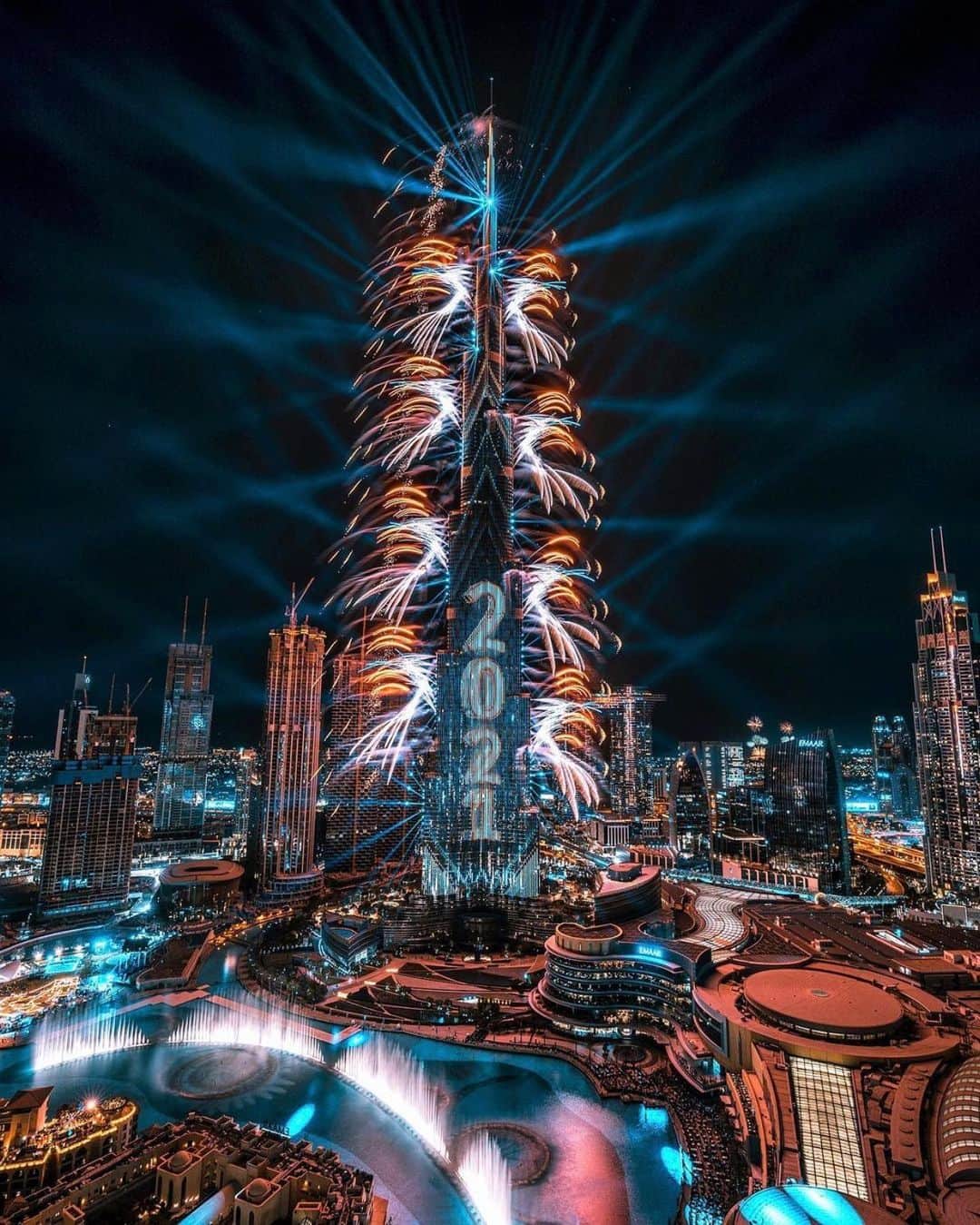 bestvacationsのインスタグラム：「Happy 2021 🥳🥳🥳 Where did you celebrate? Dubai. By @r1se #BestVacations #dubai  #heart . . . . #cute #love #stylish #photooftheday #bestoftheday #perfect #amazing #fashioninsta #fashionpost #streetstyle #gorgeous #beautiful #goals #fashionable #inspiration #girl #dress #beach #balcony #baby #babies #flowers #style #fashion #fashionblog #babe #TravelAwesome」