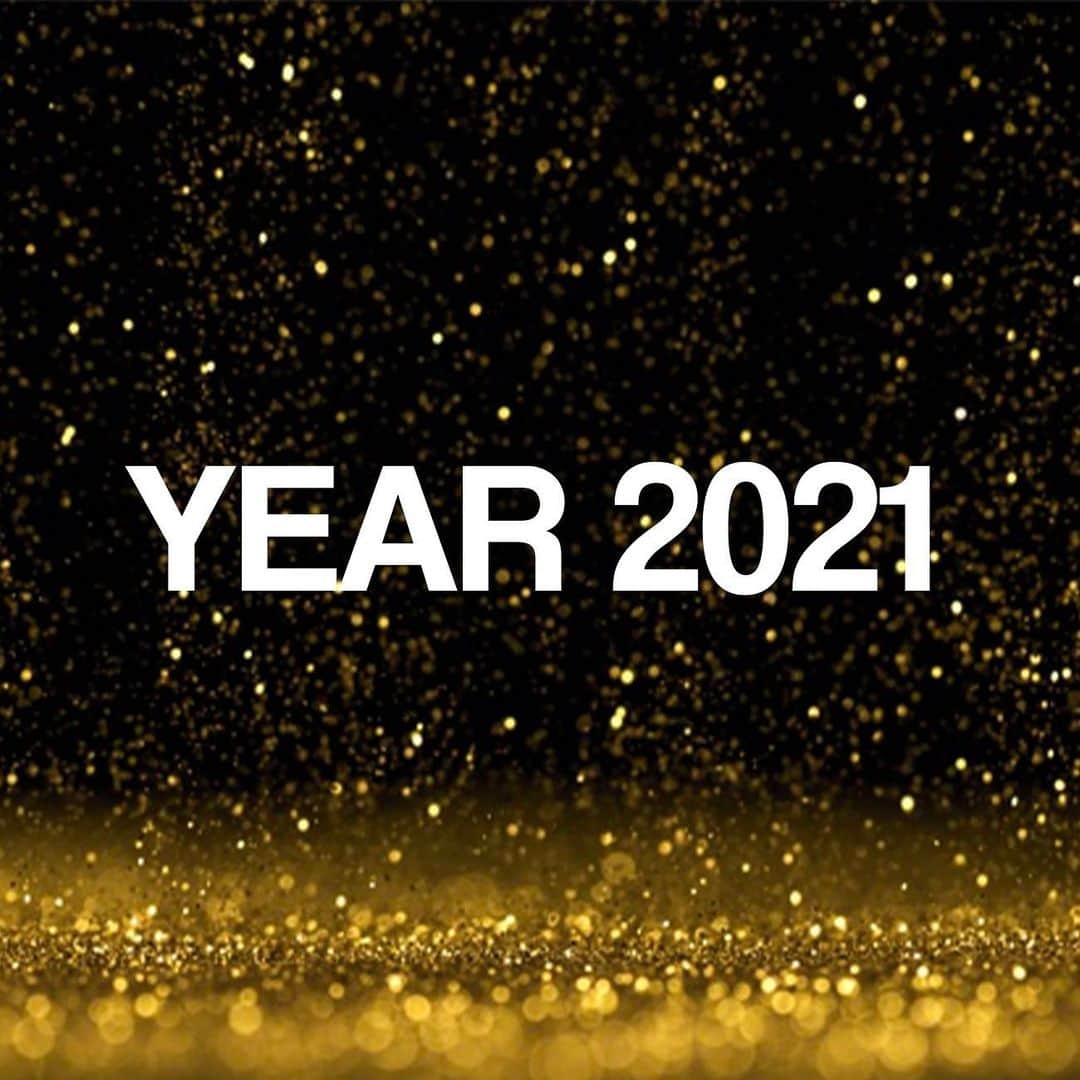 エリアカン・マンガラのインスタグラム：「#HappyNewYear2021 💫💫」