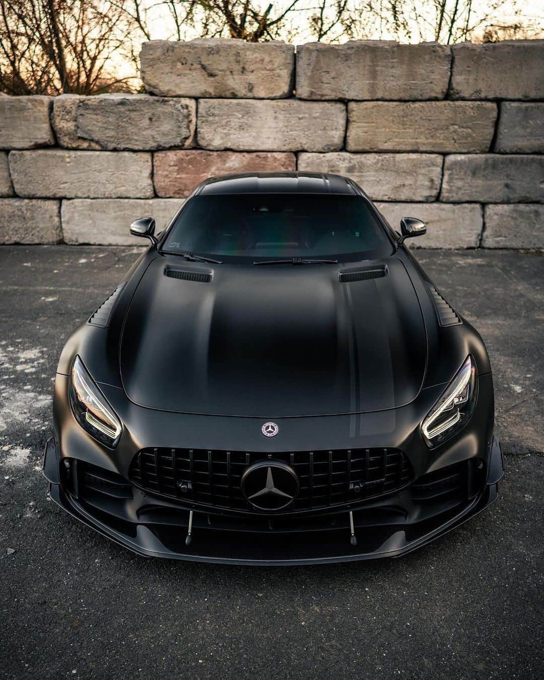 CARLiFESTYLEさんのインスタグラム写真 - (CARLiFESTYLEInstagram)「Stealthy AMG GT R Pro Photo @shim.photography #carlifestyle」1月2日 2時58分 - carlifestyle