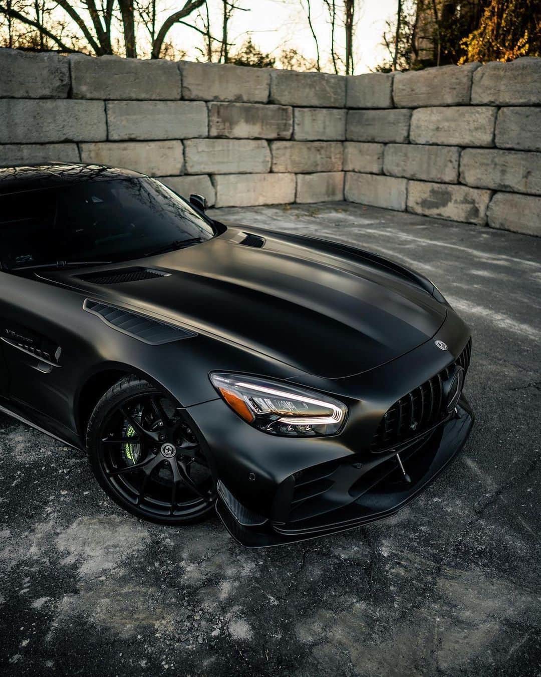 CARLiFESTYLEさんのインスタグラム写真 - (CARLiFESTYLEInstagram)「Stealthy AMG GT R Pro Photo @shim.photography #carlifestyle」1月2日 2時58分 - carlifestyle