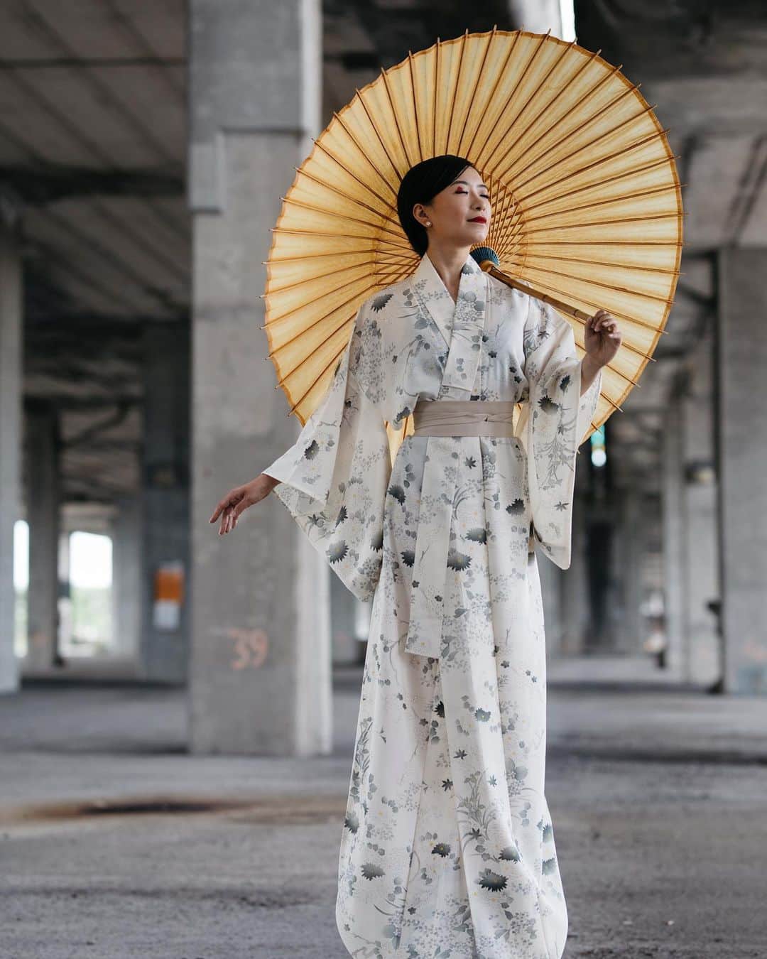 石井杏奈さんのインスタグラム写真 - (石井杏奈Instagram)「明けましておめでとうございます😍🌅🎍今年もどうぞ宜しくお願い致します🙇🏻‍♀️✨みなさんにとって健康で幸せな年になりますように💕 . . . Happy New Yearrrrrrr🥳🌟 I wish you all happiness, health, love and and everything you want for 2021☺️❤️ . . . Here are the credits⬇️🙏 Photo by amazing @melika.dez 📸🔥 Kimono by @kimonovintage 👘❤️ Hair & Make up by @yukahair_mtl 💇‍♀️💄✨」1月2日 3時15分 - annaishii