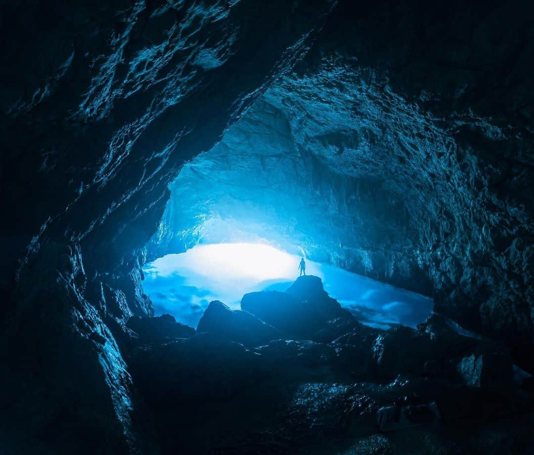 goproさんのインスタグラム写真 - (goproInstagram)「Photo of the Day: #GoProFamily member @victordevalles found a portal to the next dimension 👾👽 ⠀⠀⠀⠀⠀⠀⠀⠀⠀ @GoProES #GoProES #GoPro #Cave #Underwater #Mysterious」1月2日 3時16分 - gopro