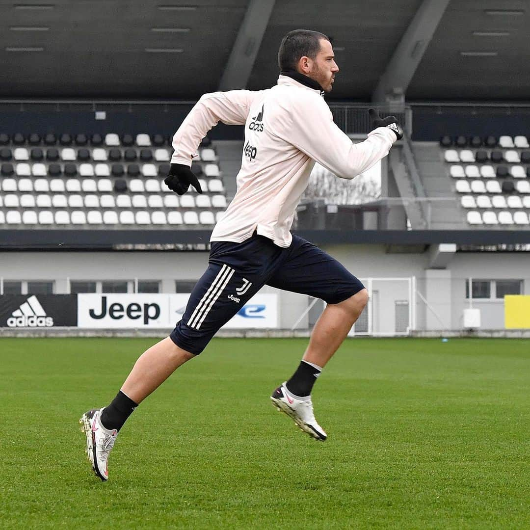 レオナルド・ボヌッチさんのインスタグラム写真 - (レオナルド・ボヌッチInstagram)「The best way to start a new year #LB19 #FinoAllaFine」1月2日 3時32分 - bonuccileo19