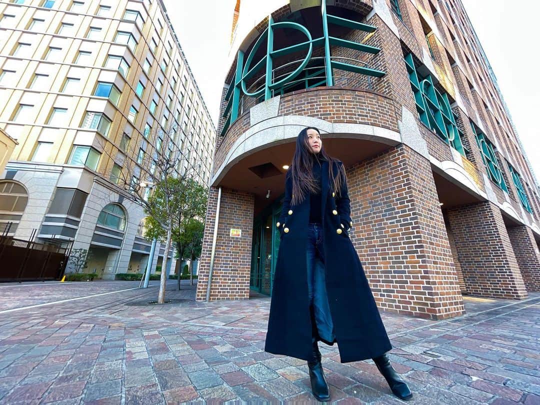 NOHANAのインスタグラム：「・ 明けましておめでとうございます🎍 2021年も私らしくやりたいことやって楽しみますっ🐮 今年もよろしくねー🖤🤍🖤🤍 ・ ・ #happynewyear #2021 #あけおめ #元旦 から #アム活 #アムラー #アムコス #babydontcry #ベビドン #ベビドンコート #汐留イタリア街 #namieamuro #安室奈美恵 #安室ちゃん #のはなみえ」