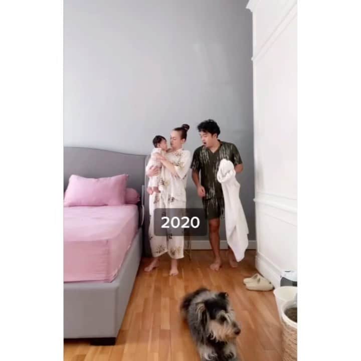 Rianti Cartwrightのインスタグラム：「Yass let’s go 2021! #optimis Apa harapan kamu utk tahun ini? ❤️ Btw Scraffy did get a haircut 🤣 dan Cara Rose teteup konsisten RBF (resting baby face).」