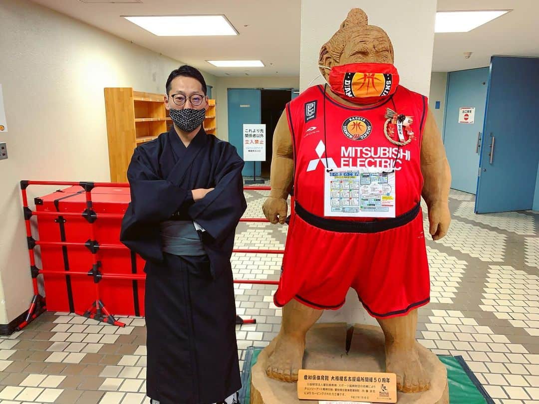 DJ MEGURUのインスタグラム：「あけましておめでとうございます🎍  今日はお着物でマイク握ります🎙  おみくじも大吉で好発進。新年1発目勝つぞー！  #ドルフィンズ #今年もよろしくお願いします」