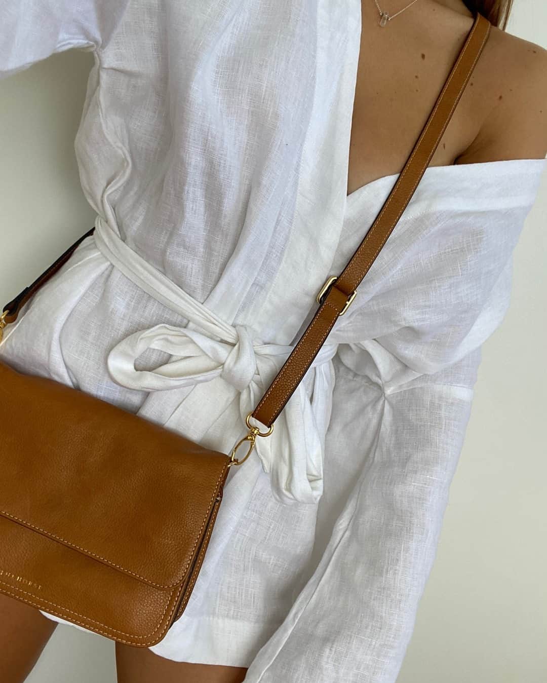 The Horseさんのインスタグラム写真 - (The HorseInstagram)「"Love my new bag. Perfect size to fit my wallet, phone, keys and a reusable grocery bag or two. The adjustable strap means it sits just where I want it to and the magnetic clasp is strong enough to keep the bag shut" - Millie H.」1月2日 14時30分 - the_horse