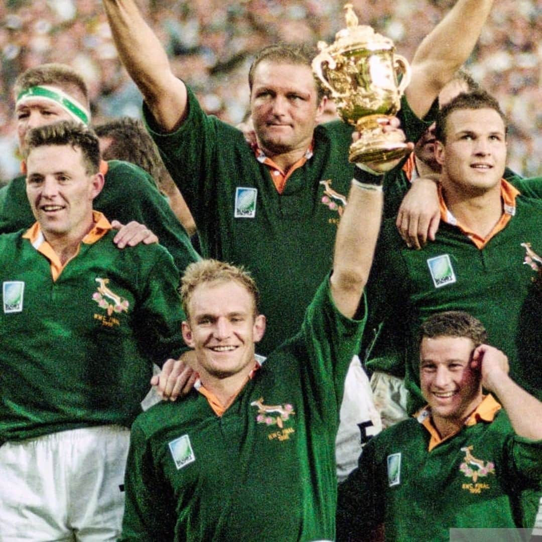 ラグビー南アフリカ代表さんのインスタグラム写真 - (ラグビー南アフリカ代表Instagram)「The Boks won the Rugby World Cup in 1995, 2007 and 2019 - every 12 years.   Which one was your favourite? 🏆  #StrongerTogether @MTNza」1月2日 14時31分 - bokrugby