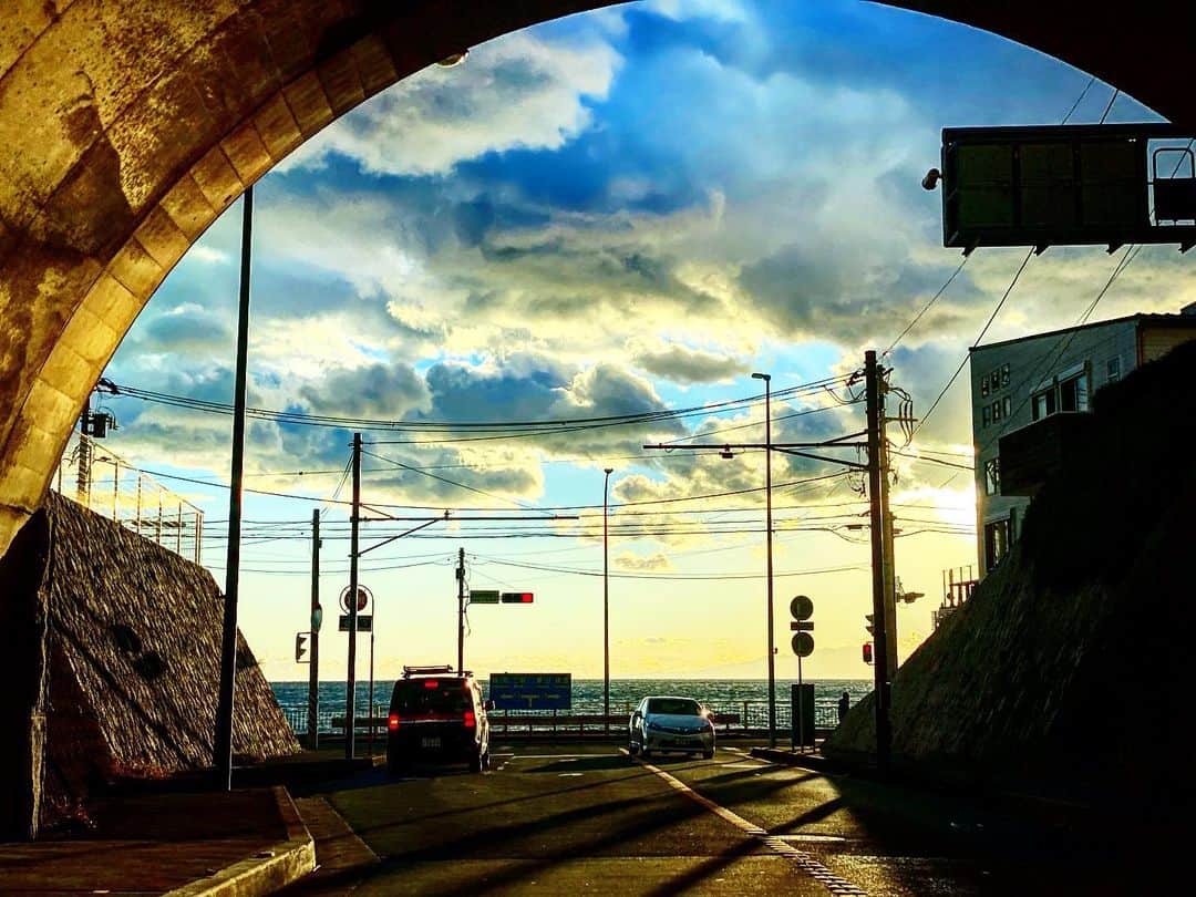 KUREIさんのインスタグラム写真 - (KUREIInstagram)「暗いトンネルの先に絶景が広がってる事を信じて！走り続けるしかないね！👍」1月2日 13時09分 - kimaguren_kurei