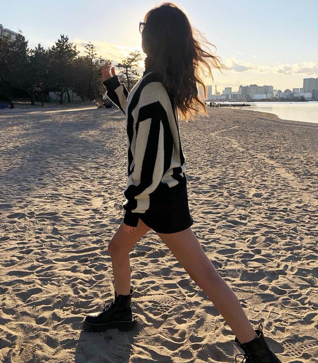 長谷川唯のインスタグラム：「・ ・ みなさん、新年明けましておめでとうございます✨😌今年もよろしくお願いします❤️  ・ ・ それから今年は歳女、牛のように1歩1歩着実に前進して参ります🐄🐃🐂  ・ ・ #happynewyear #cow #明けましておめでとうございます #tokyo #丑年 #2021 #happy #love」