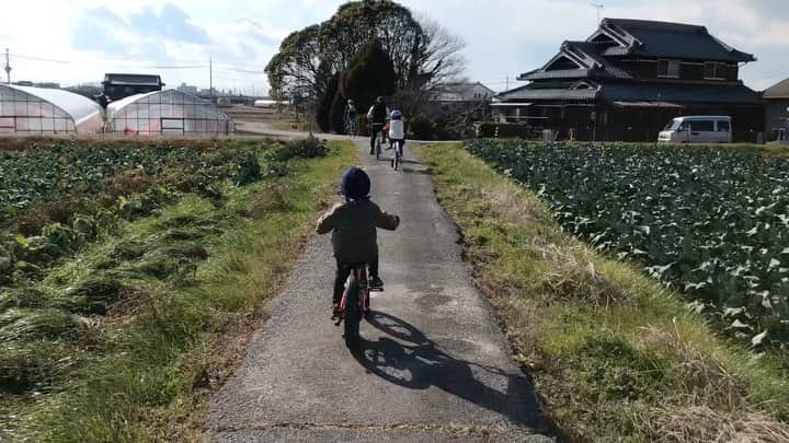 裕樹のインスタグラム：「気持ちよかったぁ！  コロナなので、田舎道サイクリング🚴‍♂️  #田舎道 #サイクリング」