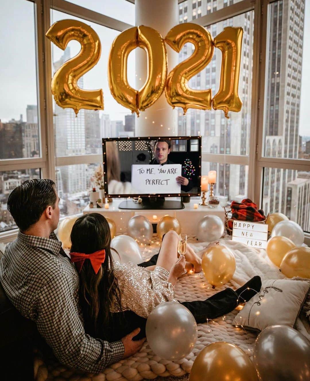 Crazy Roomsのインスタグラム：「Happy new year everyone!! 🥂✨ ft @tourdelust」