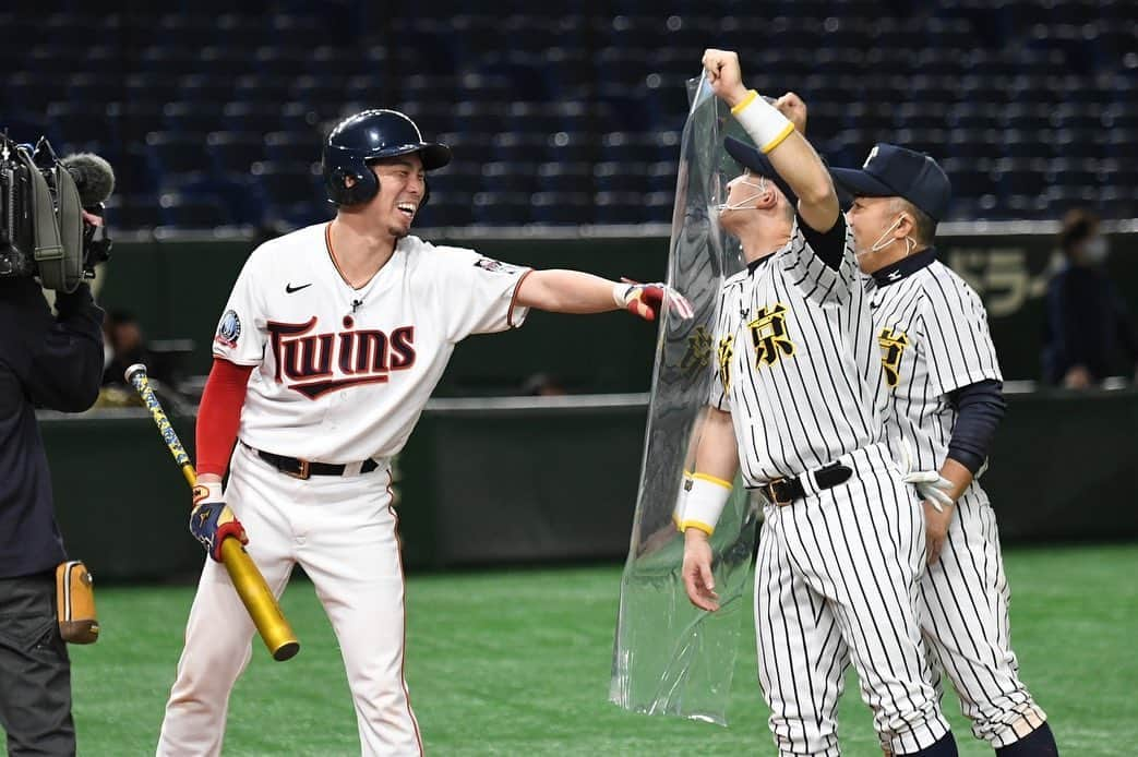 前田健太さんのインスタグラム写真 - (前田健太Instagram)「リアル野球BAN とんねるずのスポーツ王は俺だ！！ テレビ朝日で今夜6時30分から 放送されます😊 みなさんぜひ見て下さい！ 今年はどっちが勝つと思いますか？笑 #スポーツ王は俺だ  #土下座したくない #みなさん見て下さい #塩バット」1月2日 13時32分 - 18_maeken