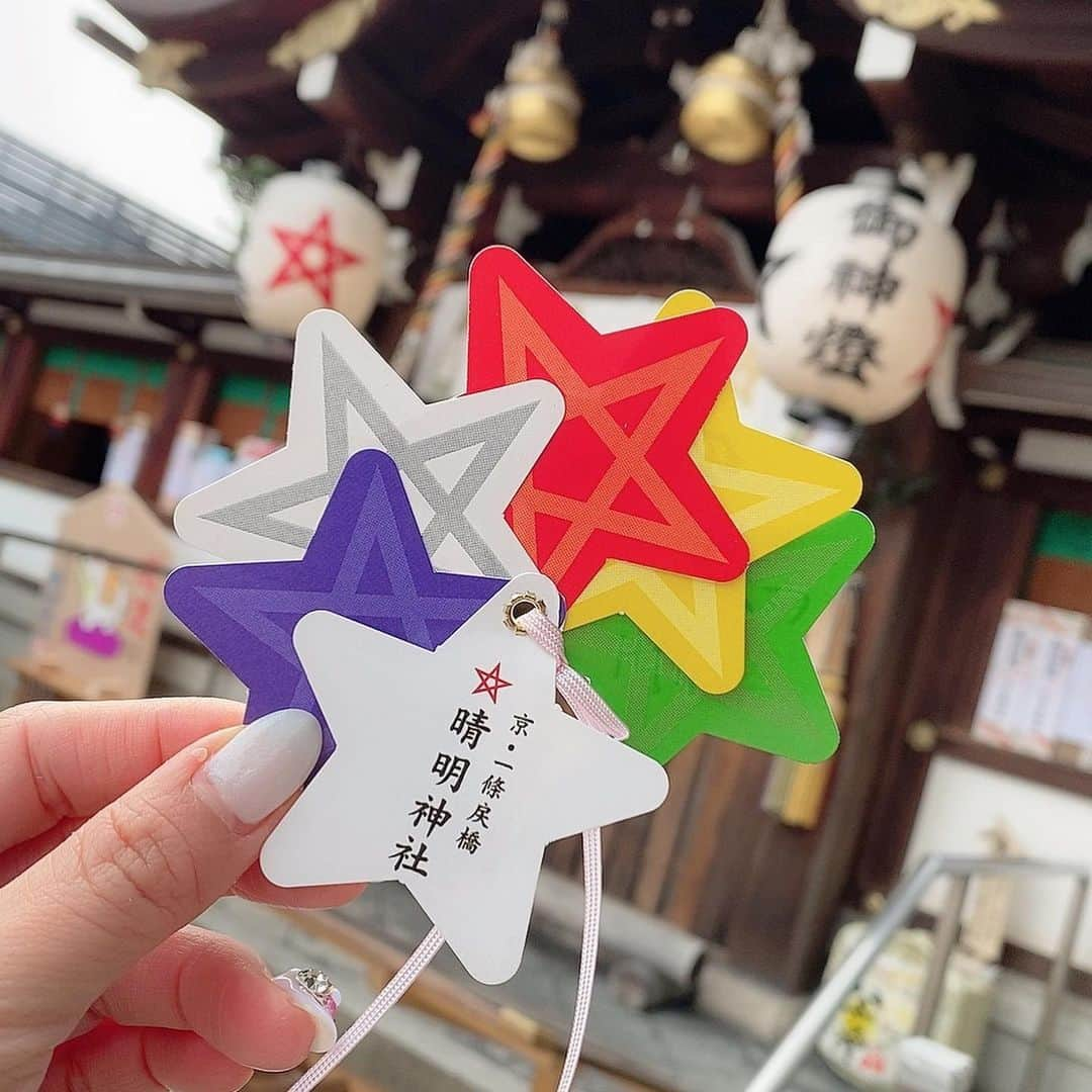 澤野井香里さんのインスタグラム写真 - (澤野井香里Instagram)「5色の星⭐️が可愛い#晴明神社 の#五行みくじ ╰(*´︶`*)╯  晴明公が創られたあらゆる魔除けの呪符として重宝されてきた#五芒星 ✨  #大吉 でした🥰🙏  #ks_20✨ #ks_kyoto✨#京都 #一条戻橋　#堀川一条 #晴明桔梗 #陰陽道 #祈祷呪符」1月2日 13時33分 - kaori_sawanoi