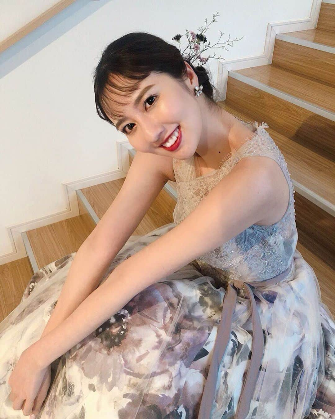 相場詩織さんのインスタグラム写真 - (相場詩織Instagram)「【ウェディングドレス特集第3弾👗✨】﻿ ﻿ あけましておめでとうございます🎍﻿ ﻿ いつも応援していただき﻿ 誠にありがとうございます✨﻿ ﻿ 2021年は今までコツコツと﻿ 準備してきたことを﻿ 開花させる年にしますので﻿ 是非一緒になって楽しんでいただければと思います🌸﻿ ﻿ 芯はぶれることなく﻿ 今年も様々なことに挑戦していきますので﻿ よろしくお願いいたします☺️ ﻿ 昨日のYouTubeでの重大発表に続いて﻿ 本日は毎回好評のウェディングドレス特集﻿ 第3弾をお届けします💕﻿ ﻿ 今回ヘアメイク&ドレスのスタイリングを﻿ 担当してくださったのは﻿ センティール・ラ・セゾン千秋公園の﻿ 竹中さんです✨ ( @hm__sae )﻿ ガーリーなかわいらしいヘアメイクから﻿ 女優さんのようなかっこいいヘアメイクまで﻿ 全部素敵でした👗﻿ ﻿ YouTube是非ご覧ください☺️💖﻿ ﻿ ﻿ #東北 #秋田 #ブライダル #ブライダルヘアメイク﻿ #ウェディングドレス #ドレス #結婚式場 ﻿#挙式ブーケ #アナウンサー #アナウンサーヘアメイク #お色直し #センティールラセゾン千秋公園 #挙式ヘア #女優メイク #ボディケア #ボディメイク #フォトウェディング #ドレス試着 #ドレス試着レポ」1月2日 13時33分 - shioriaiba0801