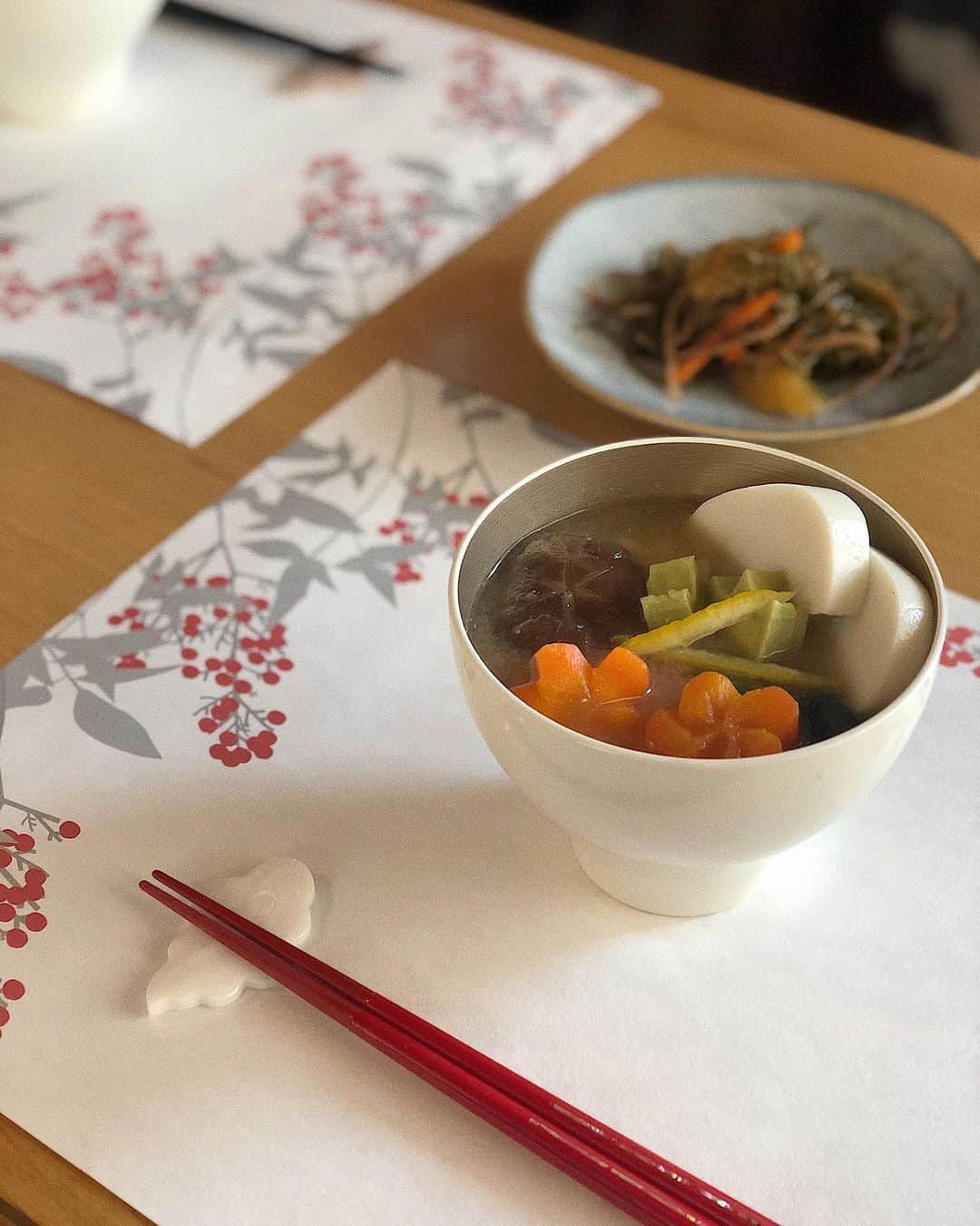 佐藤香菜さんのインスタグラム写真 - (佐藤香菜Instagram)「#ozouni #お雑煮  2021.1.2 🇯🇵 趣味の諸外国文化を楽しめるのも 日本に生まれたからこそ。 今年もよろしくお願いいたします😌」1月2日 13時57分 - kana__sato622