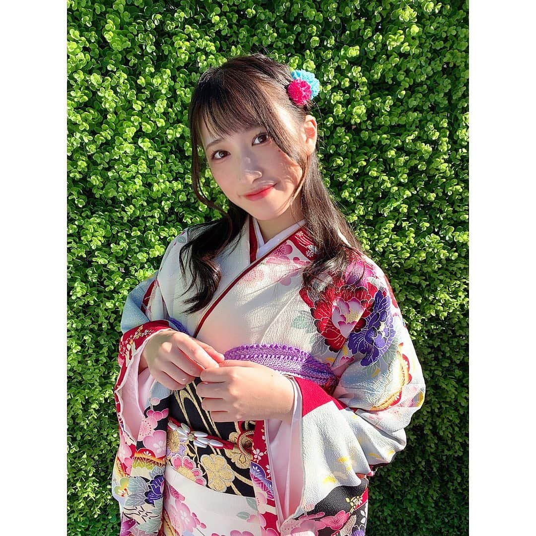 加藤一華さんのインスタグラム写真 - (加藤一華Instagram)「. 今年の振袖は華やかに💐🌼 毎年着させていただけて 本当に嬉しいなあ…😌🎍🌅  #振袖 #お正月 #着物 #japanesegirl  #晴れ着 #着物ヘアアレンジ #着物ヘア #hairstyle #kimono」1月2日 13時57分 - ichika_kato