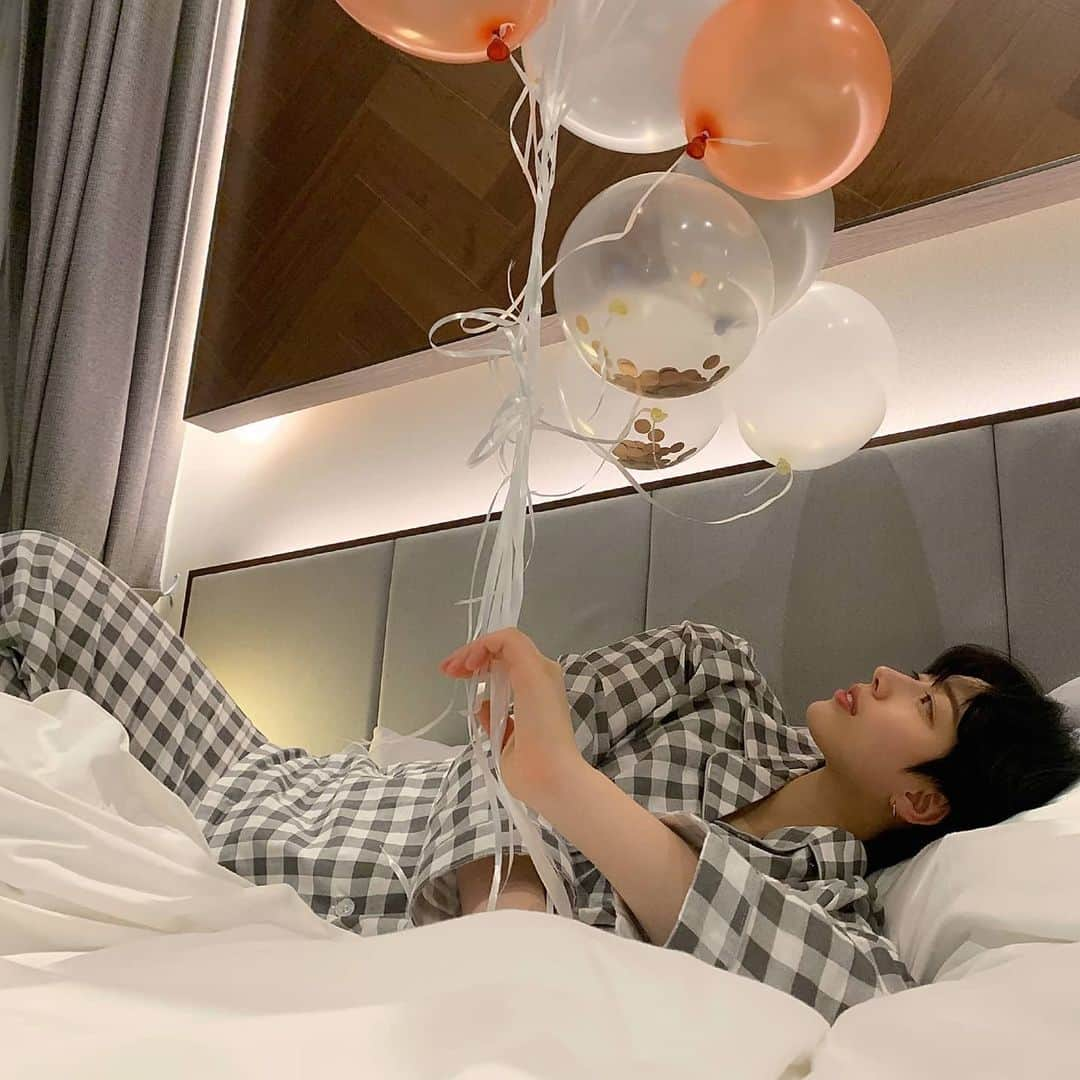 ディジンさんのインスタグラム写真 - (ディジンInstagram)「풍선 들다 잠들어버림..💤💤」1月2日 13時57分 - 2yejeans