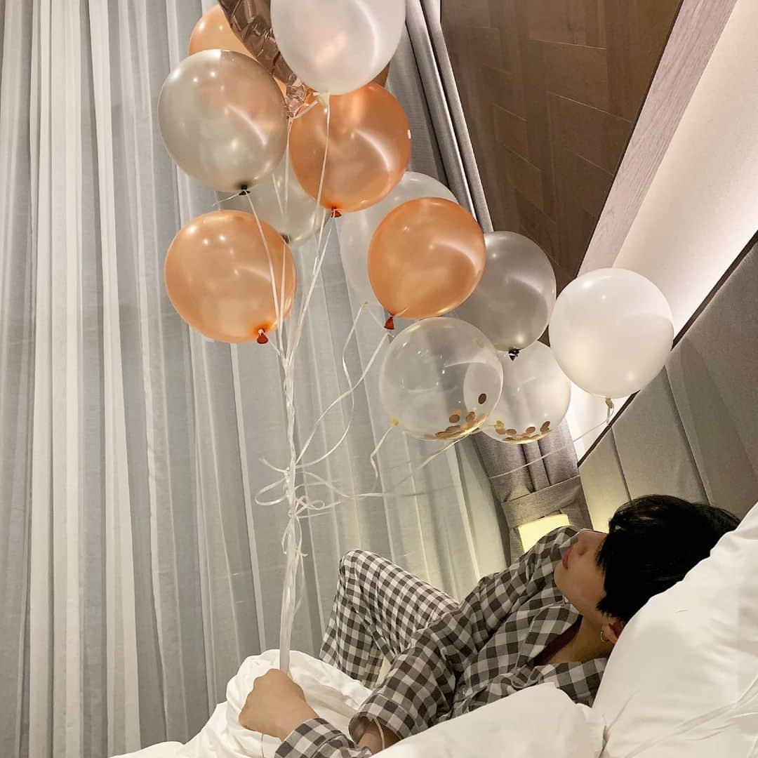 ディジンさんのインスタグラム写真 - (ディジンInstagram)「풍선 들다 잠들어버림..💤💤」1月2日 13時57分 - 2yejeans