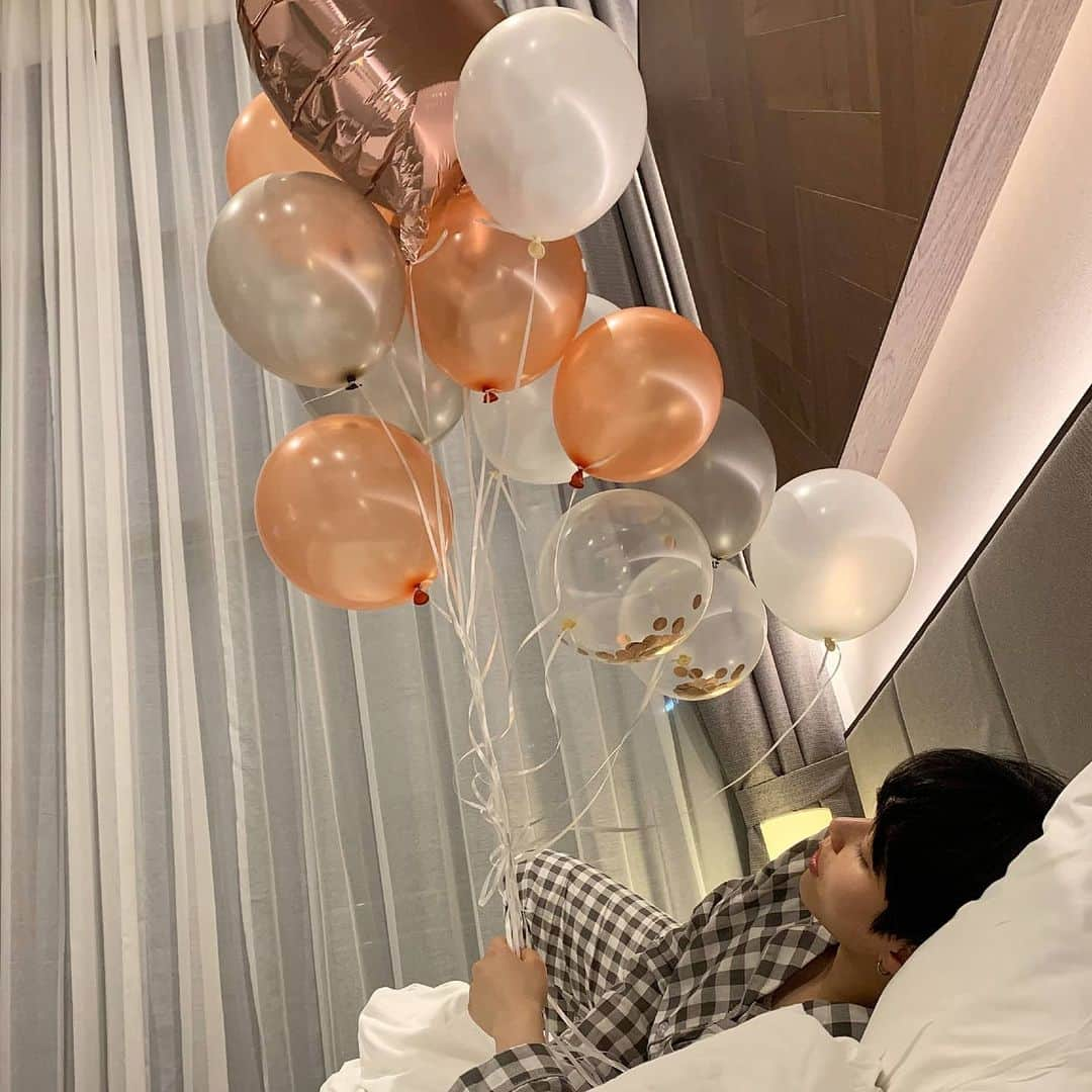 ディジンさんのインスタグラム写真 - (ディジンInstagram)「풍선 들다 잠들어버림..💤💤」1月2日 13時57分 - 2yejeans