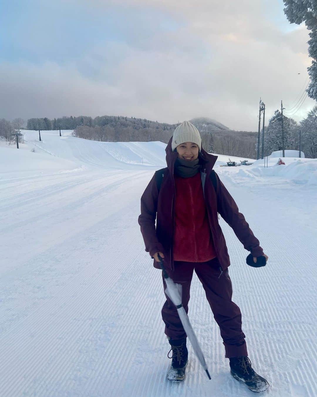 岩本憧子のインスタグラム：「. 2021年！ 明けましておめでとうございます🔔 . 今年も沢山笑えますように！💫💫 . 皆さま、宜しくお願い致します🥰💓 . #2021 #newyear  #vectorglide #swanygloves  #contour_skins  #houdini  #houdinisportswear」