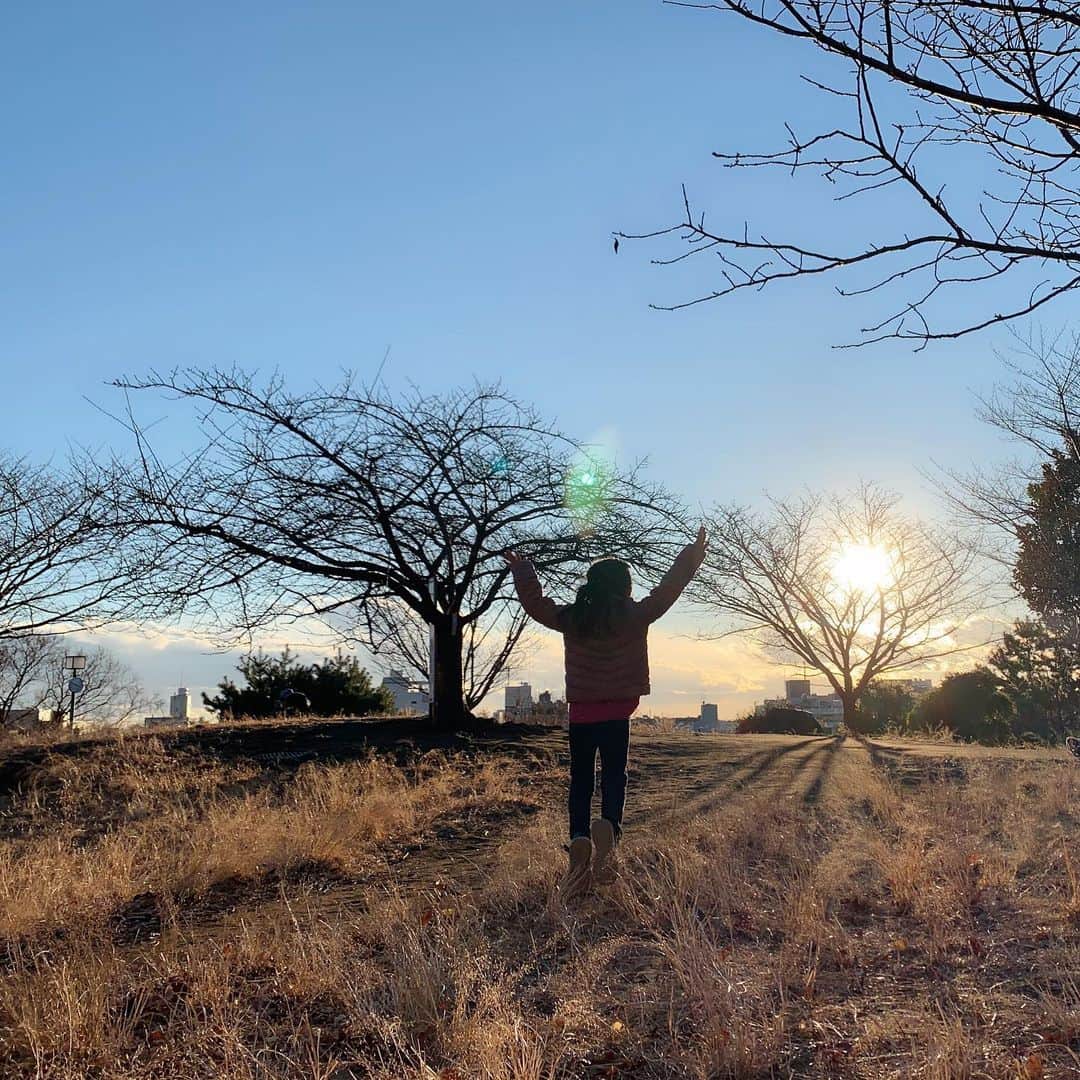 絢香さんのインスタグラム写真 - (絢香Instagram)「明けましておめでとうございます🎍  2021年　どんな年になるかな？  ワクワクすることが いくつも実現する年になったらいいな  そんな願いを胸に 健康でいられることに感謝して 頑張ります🎤  今年もよろしく☺️  #2021」1月2日 13時56分 - ayaka_official_jp