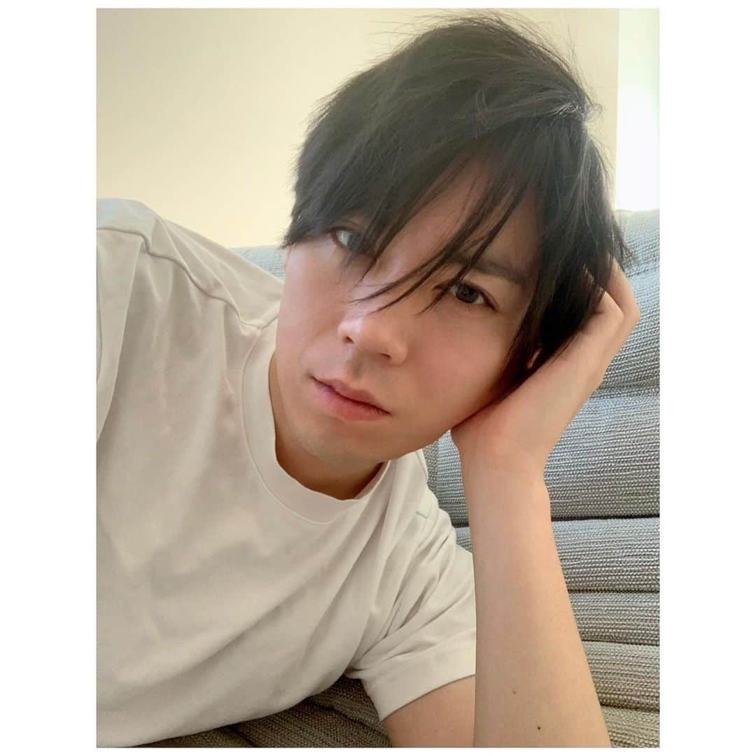 佐藤大樹さんのインスタグラム写真 - (佐藤大樹Instagram)「ソファで自撮りしてて「あれ、なんかこの顔誰かに似てるなぁ」と思ったらGoogle検索で「加藤シゲアキ　イケメン」で画像検索した時の9枚目の写真でした！ #news #加藤シゲアキ #佐藤シゲアキ」1月2日 14時13分 - kumamushi_sato