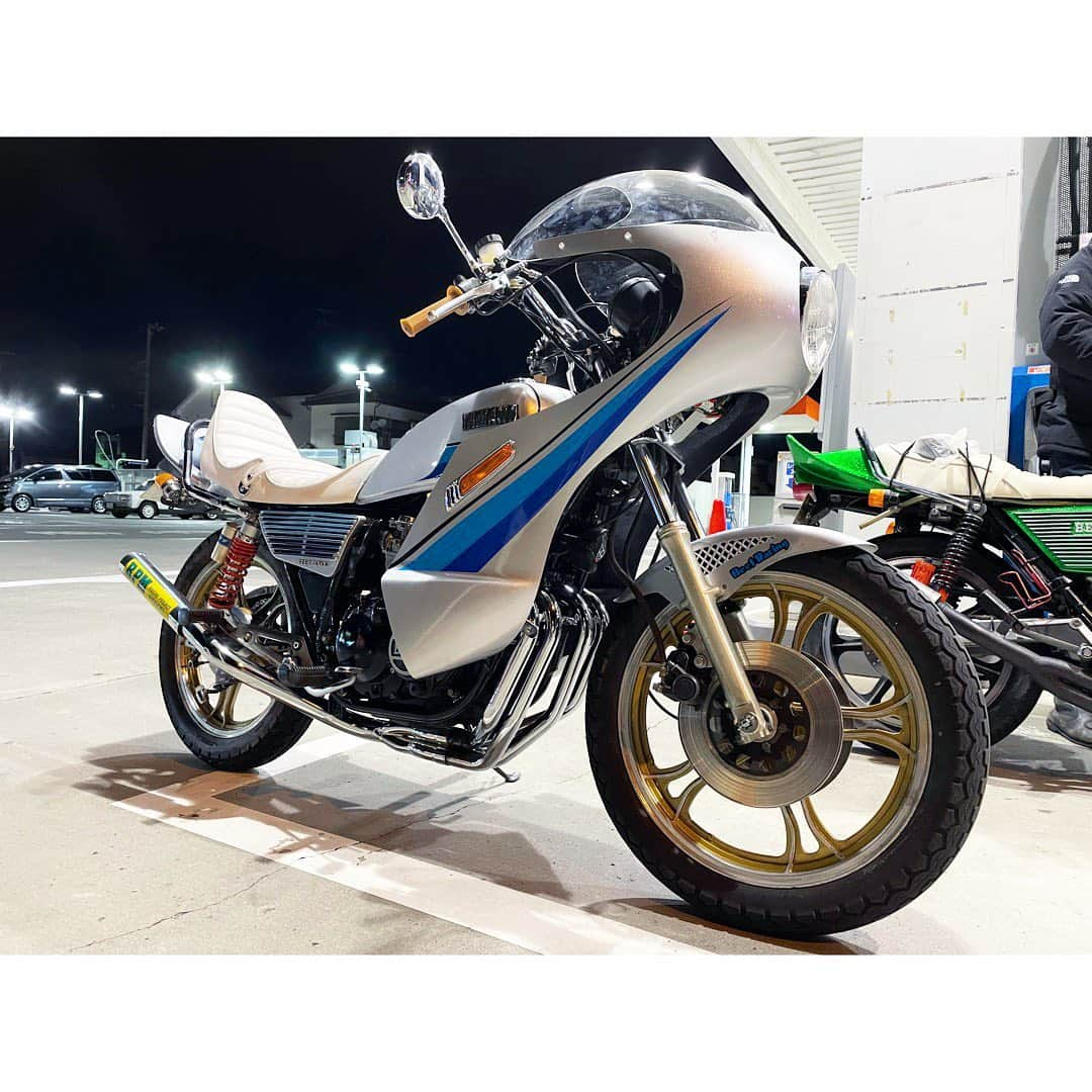 佐田正樹さんのインスタグラム写真 - (佐田正樹Instagram)「夜用。  #xj400d  #beet  #フルbeet  #cibie #rpm #タレハン一番シボリ  #六角グリップ #ヨーロピアンウィンカー #蛍ランプ #川口シート #三段シート #ローレルウィンカー #イノウエロケットカウル」1月2日 14時20分 - satakisama