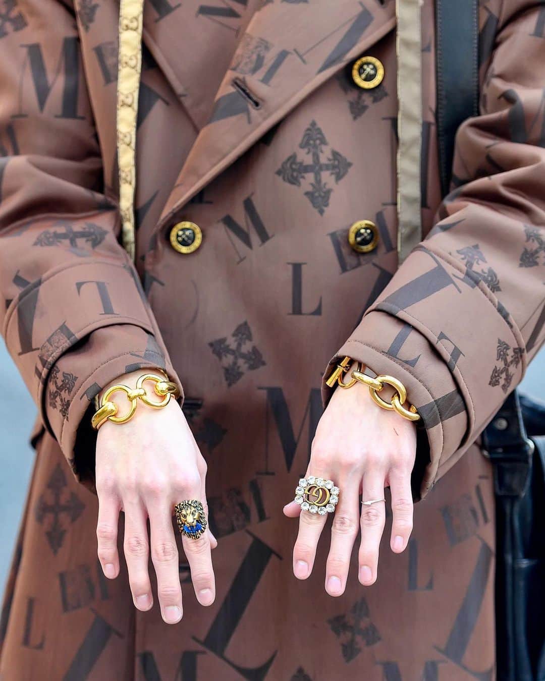 Harajuku Japanさんのインスタグラム写真 - (Harajuku JapanInstagram)「20-year-old Japanese student Ryoya (@ryoya_gekoo) on the street in Harajuku wearing a mostly vintage look with a logo print maxi coat by 1980s Japanese brand Luna Mattino, shirts from Gianfranco Ferre and Paul Smith, a Dries Van Noten bag, Chanel bracelets, Gucci rings, Wrangler wide leg denim, and Gucci shoes. He was wearing a mask before and after the photos were taken.」1月2日 5時34分 - tokyofashion