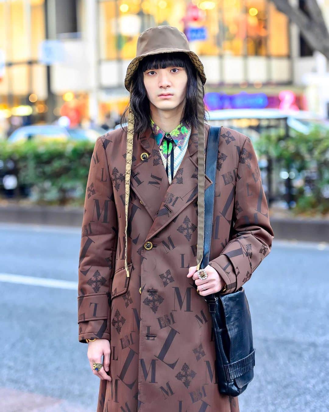 Harajuku Japanさんのインスタグラム写真 - (Harajuku JapanInstagram)「20-year-old Japanese student Ryoya (@ryoya_gekoo) on the street in Harajuku wearing a mostly vintage look with a logo print maxi coat by 1980s Japanese brand Luna Mattino, shirts from Gianfranco Ferre and Paul Smith, a Dries Van Noten bag, Chanel bracelets, Gucci rings, Wrangler wide leg denim, and Gucci shoes. He was wearing a mask before and after the photos were taken.」1月2日 5時34分 - tokyofashion
