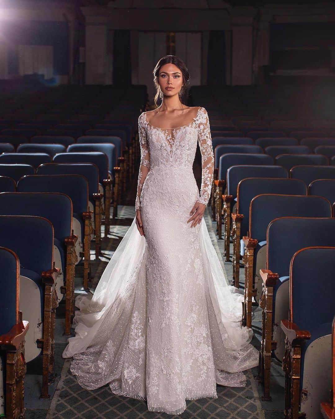 Pronoviasさんのインスタグラム写真 - (PronoviasInstagram)「The most loved dresses from 2020. Which one will you try on first: 1, 2, 3, 4, 5 or 6? Link in bio to book your appointment at your nearest #Pronovias.」1月2日 5時52分 - pronovias