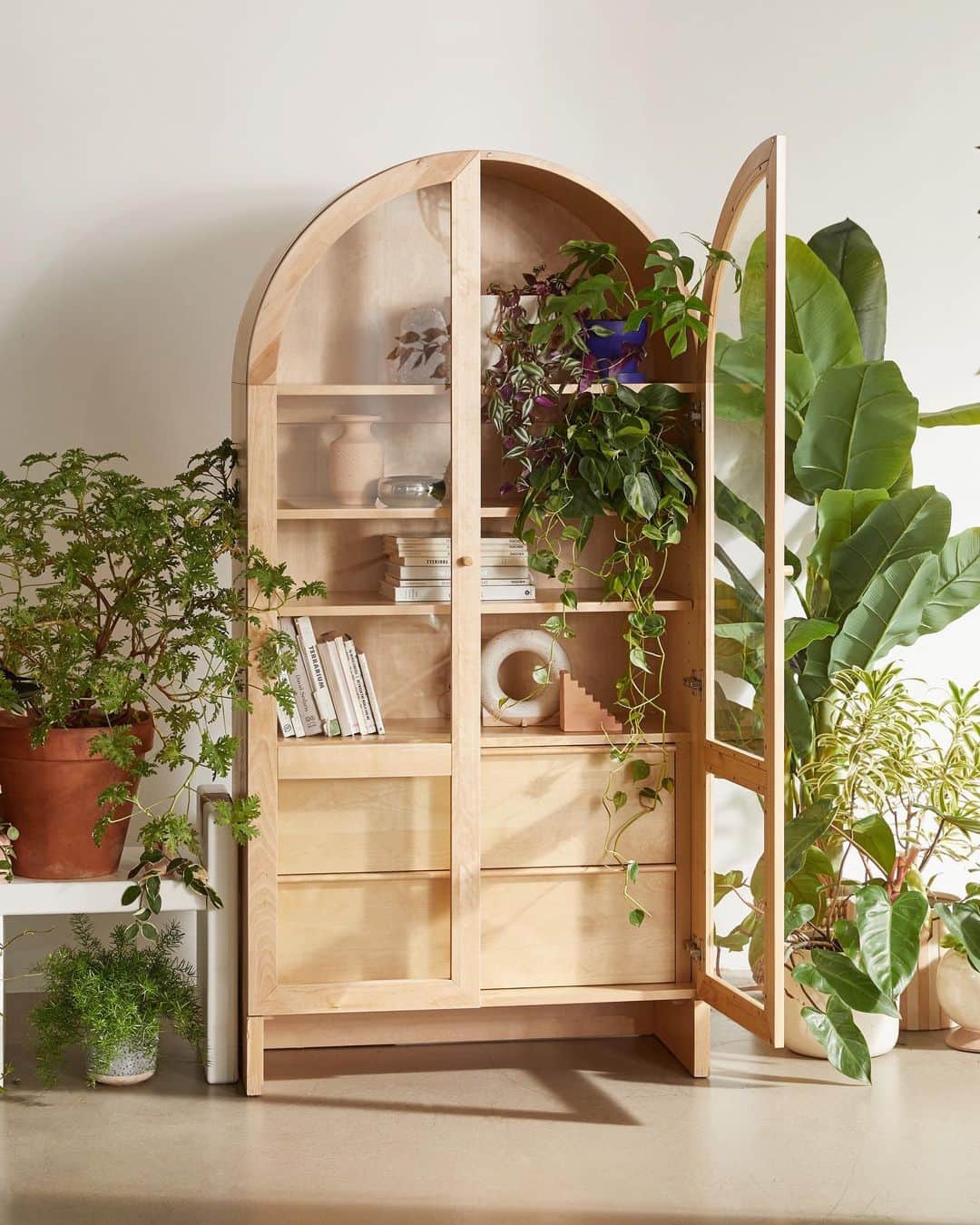 Urban Outfittersさんのインスタグラム写真 - (Urban OutfittersInstagram)「It's the perfect time to upgrade your storage situation (and adopt way too many plants). Shop the Mason Storage Cabinet at the link in bio.」1月2日 6時01分 - urbanoutfitters